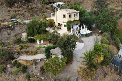 Cluster house for sale in Arenas, Málaga. 