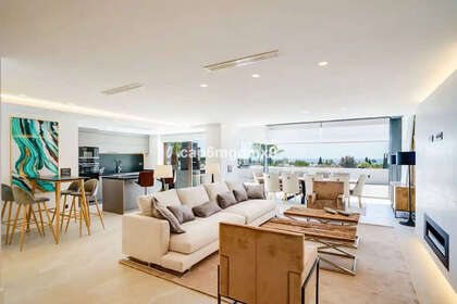 Apartment for sale in Puerto Banús, Marbella, Málaga. 