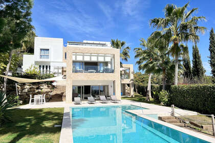 Cluster house for sale in El Paraiso, Estepona, Málaga. 