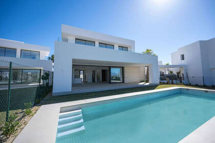 Cluster house for sale in Río Real, Marbella, Málaga. 