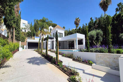 Cluster house for sale in El Paraiso, Estepona, Málaga. 