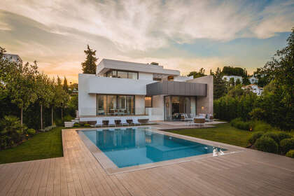 Cluster house for sale in El Paraiso, Estepona, Málaga. 