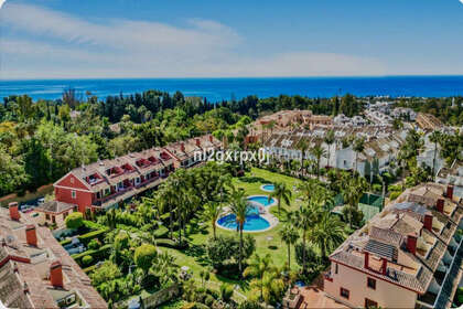 House for sale in Puerto Banús, Marbella, Málaga. 