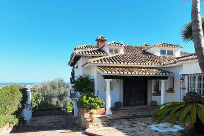 Cluster house for sale in La Sierrezuela, Mijas, Málaga. 