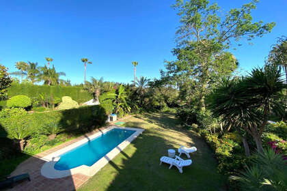 Cluster house for sale in Puerto Banús, Málaga. 