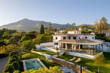 Cluster house for sale in Puerto Banús, Marbella, Málaga. 