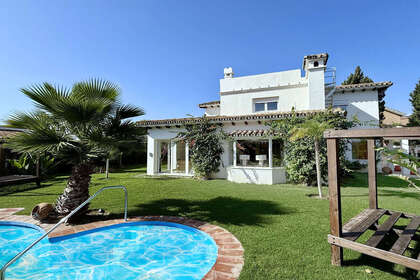 Cluster house for sale in Guadalmina, Málaga. 