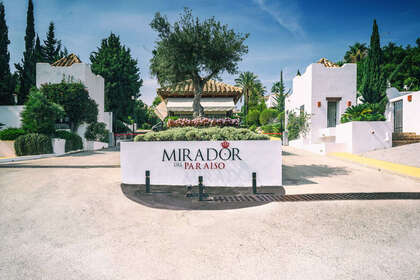 House for sale in El Paraiso, Estepona, Málaga. 