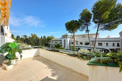 Penthouse for sale in Puerto Banús, Marbella, Málaga. 