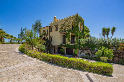 Cluster house for sale in Benahavís, Málaga. 