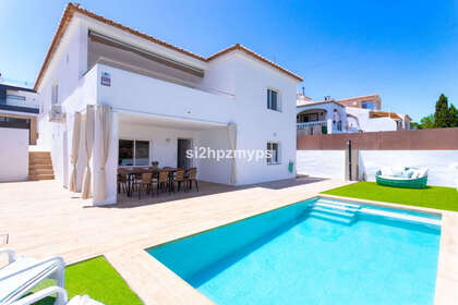 Cluster house for sale in Nerja, Málaga. 