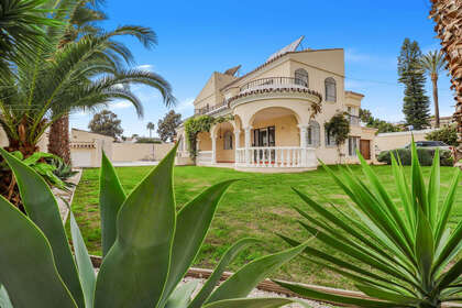 Cluster house for sale in Estepona, Málaga. 