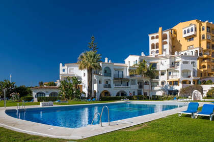 Apartment for sale in Puerto de Cabopino, Marbella, Málaga. 