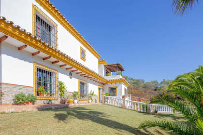 Cluster house for sale in Elviria, Marbella, Málaga. 