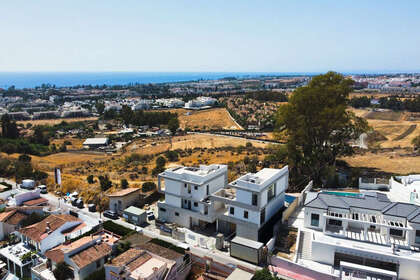 联排别墅 出售 进入 Nueva andalucia, Málaga. 