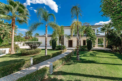 Villa Luxury for sale in Nueva Andalucía, Marbella, Málaga. 