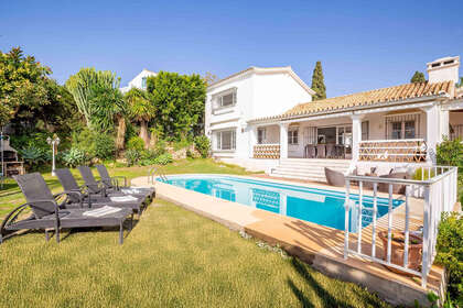 Таунхаус Продажа в El Paraiso, Estepona, Málaga. 