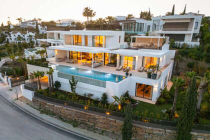 Cluster house for sale in Benahavís, Málaga. 