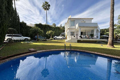 Cluster house for sale in Nueva andalucia, Málaga. 