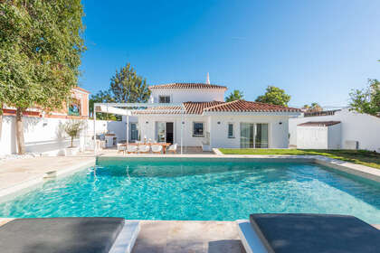 Cluster house for sale in Nueva andalucia, Málaga. 