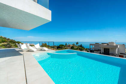 Cluster house for sale in Benalmádena, Málaga. 