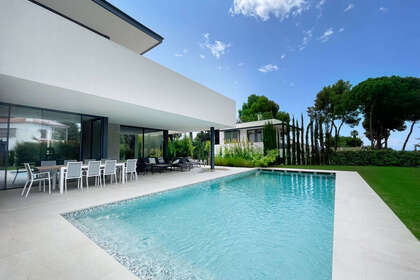 Cluster house for sale in Puerto Banús, Marbella, Málaga. 