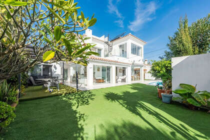 Cluster house for sale in Estepona, Málaga. 
