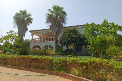 Cluster house for sale in Estepona, Málaga. 