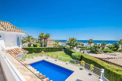 Cluster house for sale in Estepona, Málaga. 