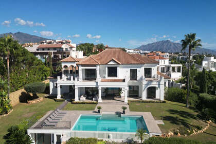 Cluster house for sale in Benahavís, Málaga. 