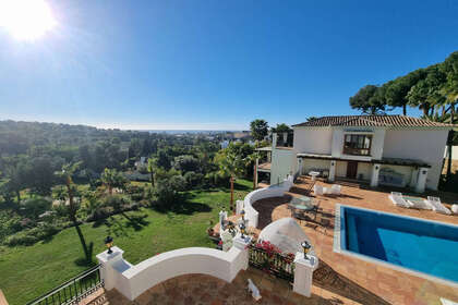 Cluster house for sale in Benahavís, Málaga. 
