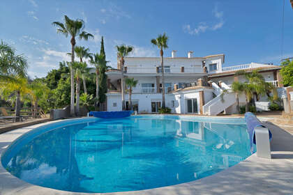 Cluster house for sale in Benalmádena, Málaga. 