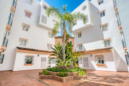 Apartment for sale in Puerto Banús, Málaga. 