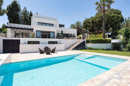 Cluster house for sale in Nueva andalucia, Málaga. 