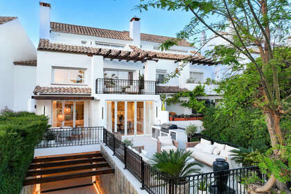 House for sale in Puerto Banús, Marbella, Málaga. 