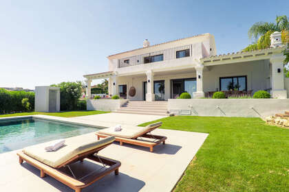 Cluster house for sale in Nueva andalucia, Málaga. 
