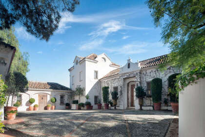Cluster house for sale in Benahavís, Málaga. 