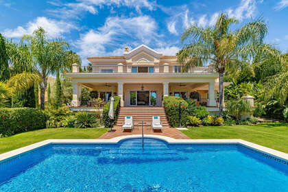 Cluster house for sale in Benahavís, Málaga. 