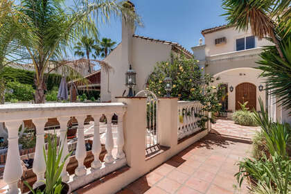 Cluster house for sale in Benahavís, Málaga. 