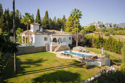 Cluster house for sale in Estepona, Málaga. 