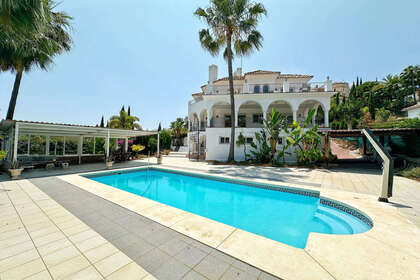 Cluster house for sale in Benahavís, Málaga. 