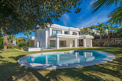 Cluster house for sale in Puerto Banús, Marbella, Málaga. 