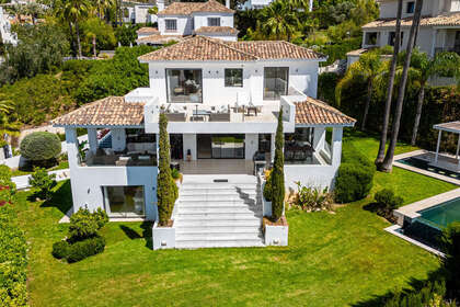 Cluster house for sale in Nueva andalucia, Málaga. 