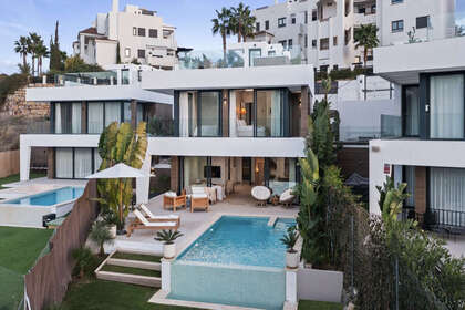 Cluster house for sale in Estepona, Málaga. 