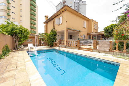 Cluster house for sale in Fuengirola, Málaga. 