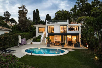 Cluster house for sale in Nueva andalucia, Málaga. 