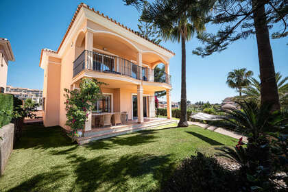 Cluster house for sale in Riviera Del Sol, Marbella, Málaga. 