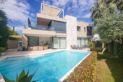 Cluster house for sale in Puerto Banús, Marbella, Málaga. 