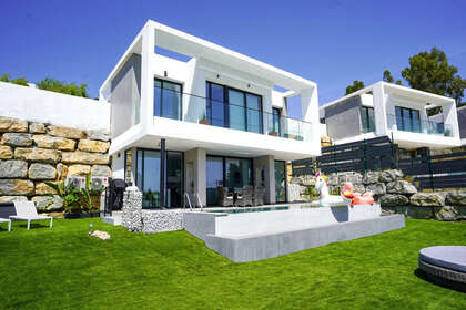 Cluster house for sale in Estepona, Málaga. 