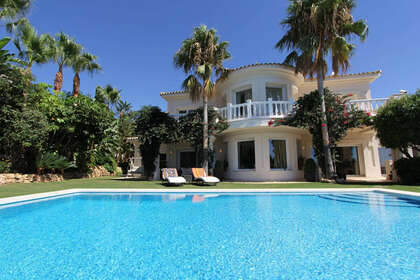 Cluster house for sale in Marbella, Málaga. 